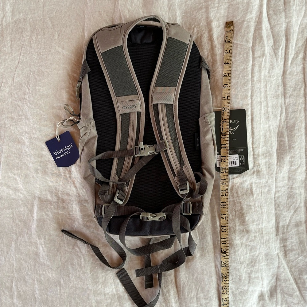 OSPREY NWT Daylite “Concrete Gray” Backpack - Picture 7 of 7